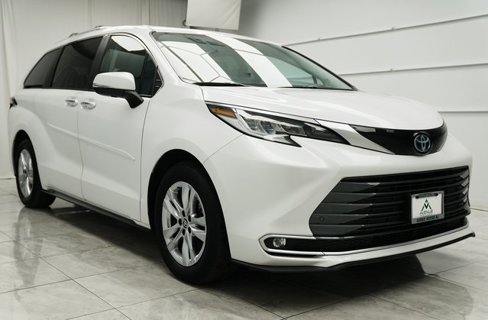 Used 2024 Toyota Sienna Limited image 2