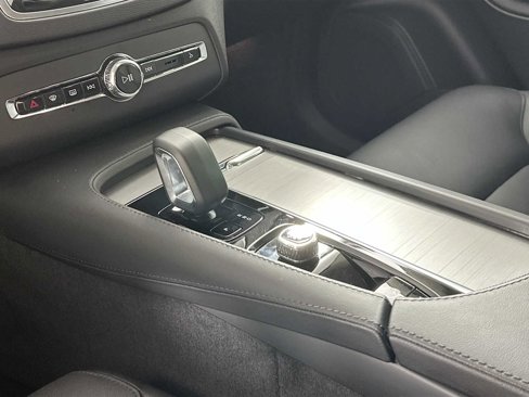 Certified 2024 Volvo XC90 B5 Core image 16