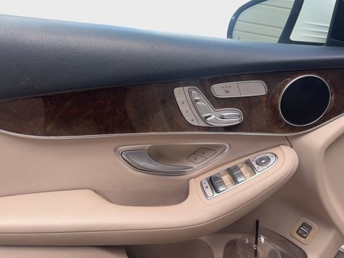 Used 2017 Mercedes-Benz GLC 300 image 10