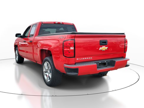 Used 2018 Chevrolet Silverado 1500 Custom image 3