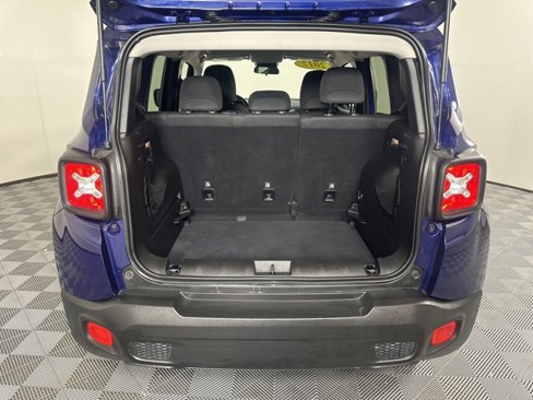 Used 2017 Jeep Renegade Latitude w/ Cold Weather Group image 11