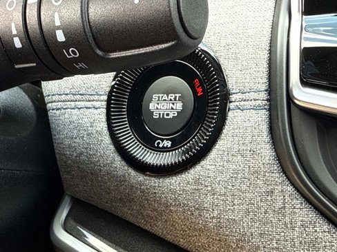 New 2025 Jeep Compass Latitude w/ Sun and Sound Group image 28