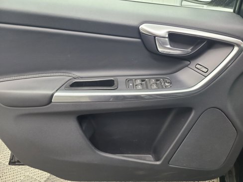 Used 2015 Volvo XC60 T6 Premier Plus image 21