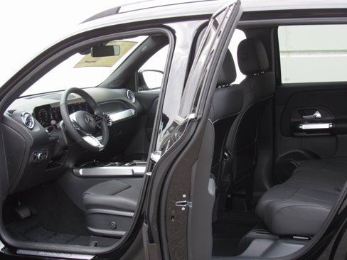 New 2025 Mercedes-Benz GLB 250 4MATIC image 13