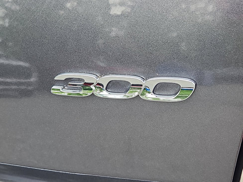Used 2019 Chrysler 300 Limited image 14