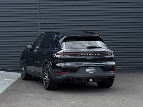 Certified 2025 Porsche Cayenne image 3