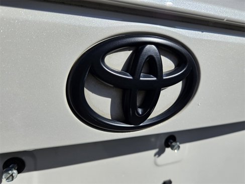 Used 2022 Toyota RAV4 XLE Premium image 11