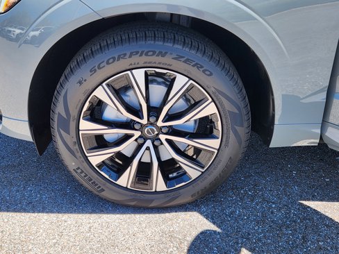 New 2025 Volvo XC60 B5 Core image 35