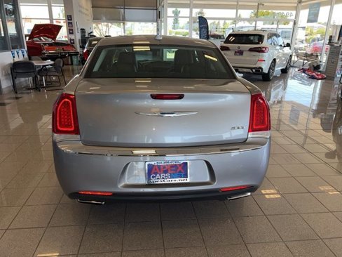 Used 2016 Chrysler 300 Limited image 8