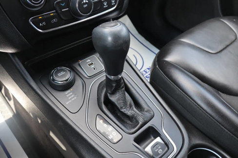 Used 2019 Jeep Cherokee Latitude Plus w/ Cold Weather Group image 15