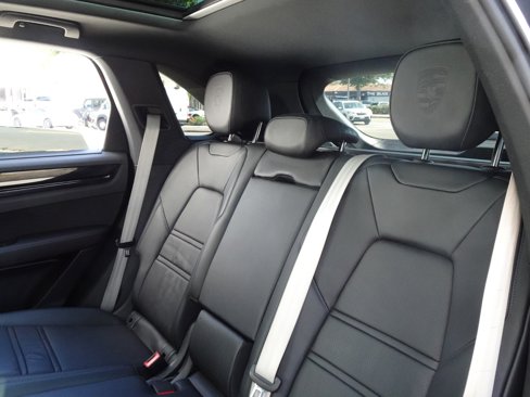 Used 2022 Porsche Cayenne Platinum Edition image 19