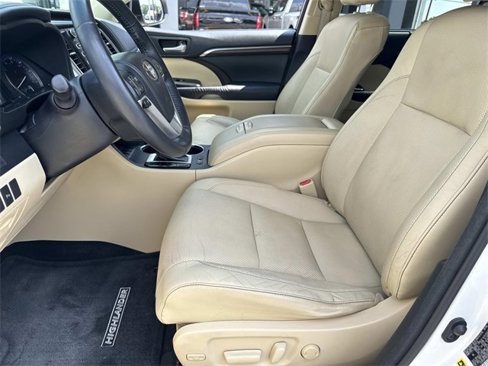 Used 2014 Toyota Highlander Limited image 20