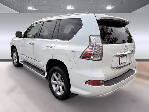 Used 2017 Lexus GX 460 image 3