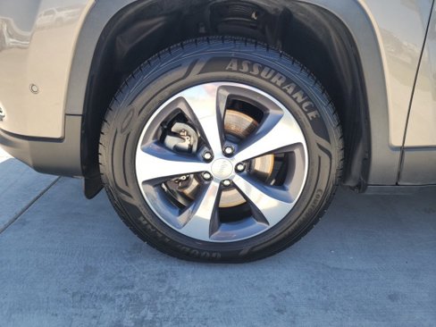 Used 2019 Jeep Cherokee Limited w/ Luxury Group image 15