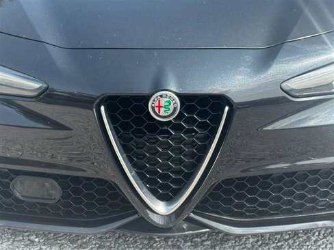 Used 2017 Alfa Romeo Giulia w/ Sport Appearance Package image 11
