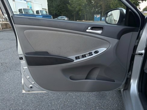 Used 2014 Hyundai Accent GLS image 7