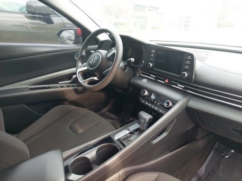 Used 2022 Hyundai Elantra Blue image 11