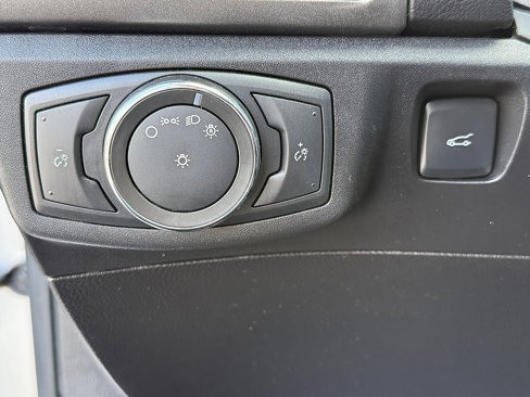 Used 2017 Ford Fusion SE image 25