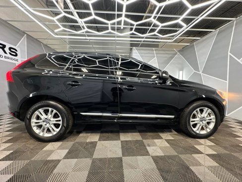 Used 2016 Volvo XC60 T5 image 11