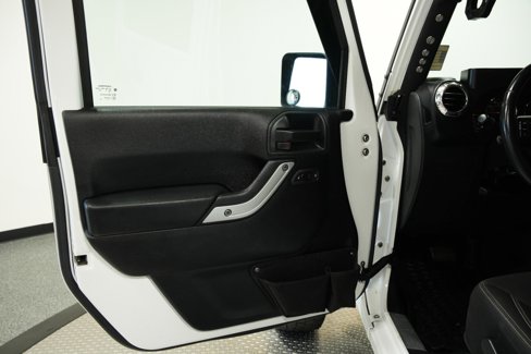 Used 2016 Jeep Wrangler Unlimited Sahara w/ Connectivity Group image 23