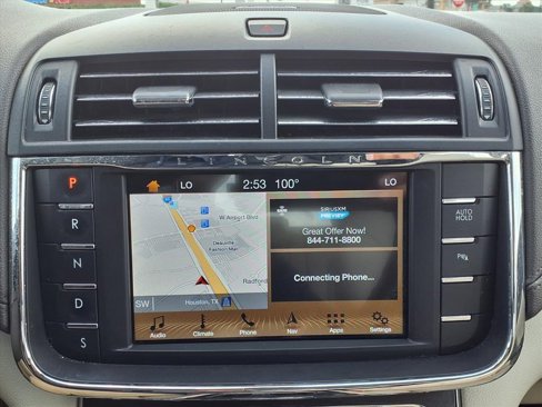 Used 2017 Lincoln Continental Select image 14
