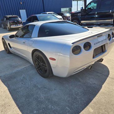Used 2000 Chevrolet Corvette Coupe w/ Roof Pkg image 3