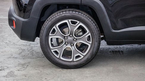 Used 2016 Jeep Renegade Limited image 12