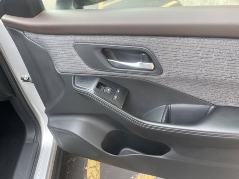 Used 2022 Nissan Rogue SV image 42