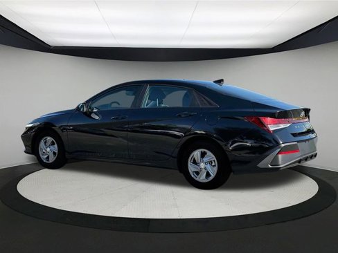 New 2025 Hyundai Elantra SE image 4