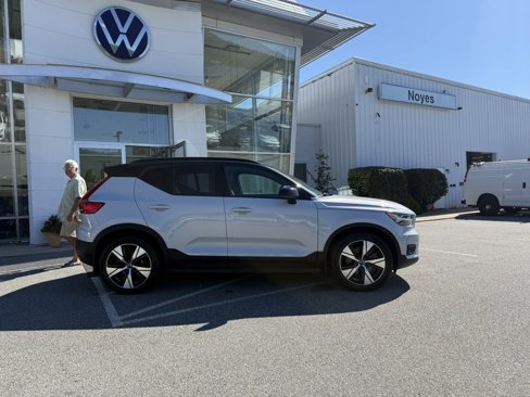 Used 2021 Volvo XC40 P8 Recharge image 2