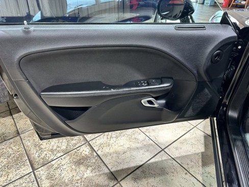 Used 2016 Dodge Challenger SXT image 19