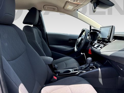 Used 2022 Toyota Corolla LE image 9