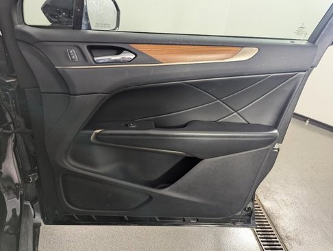Used 2018 Lincoln MKC Reserve image 21