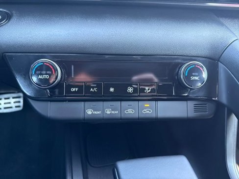 Certified 2025 Hyundai Elantra Sport image 22