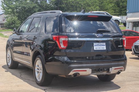 Used 2016 Ford Explorer XLT w/ Equipment Group 202A image 5