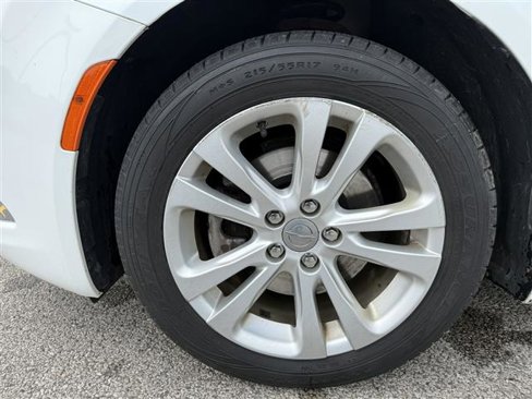Used 2015 Chrysler 200 Limited image 6