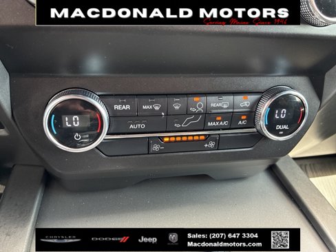 Used 2020 Ford Expedition XLT w/ FX4 Off-Road Package image 24