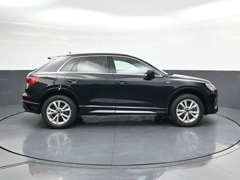Used 2023 Audi Q3 2.0T Premium image 3