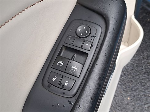Used 2015 Dodge Challenger R/T Plus image 21