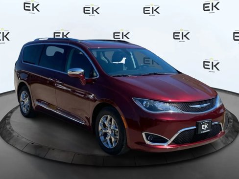 Used 2018 Chrysler Pacifica Limited image 1