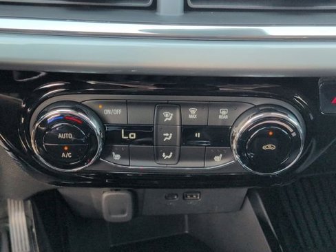 Certified 2025 Chevrolet Trax LT w/ Driver Confidence Package image 9