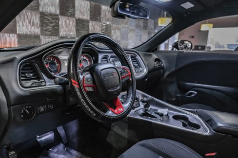 Used 2015 Dodge Challenger SXT image 3