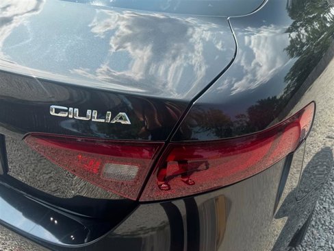 Used 2017 Alfa Romeo Giulia w/ Sport Appearance Package image 19