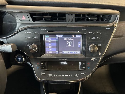 Used 2016 Toyota Avalon XLE Premium image 4