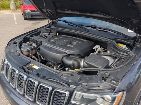Used 2020 Jeep Grand Cherokee Laredo image 47