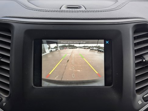 Used 2019 Jeep Cherokee Latitude Plus w/ Cold Weather Group image 38