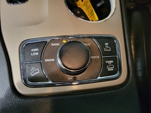 Used 2015 Jeep Grand Cherokee Summit image 19