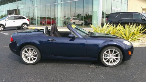 Used 2010 MAZDA MX-5 Miata Touring image 18
