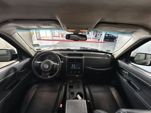 Used 2012 Jeep Liberty Sport image 21