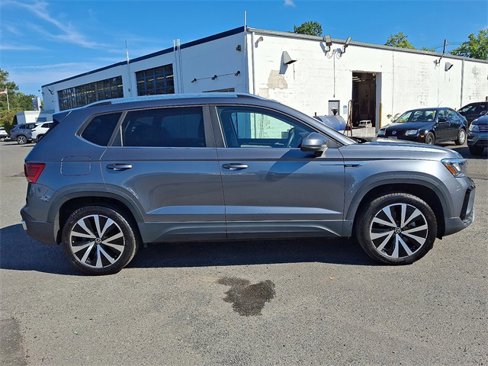Used 2023 Volkswagen Taos SE image 7